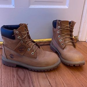 Practically brand new kids size 5 waterproof timberland boots